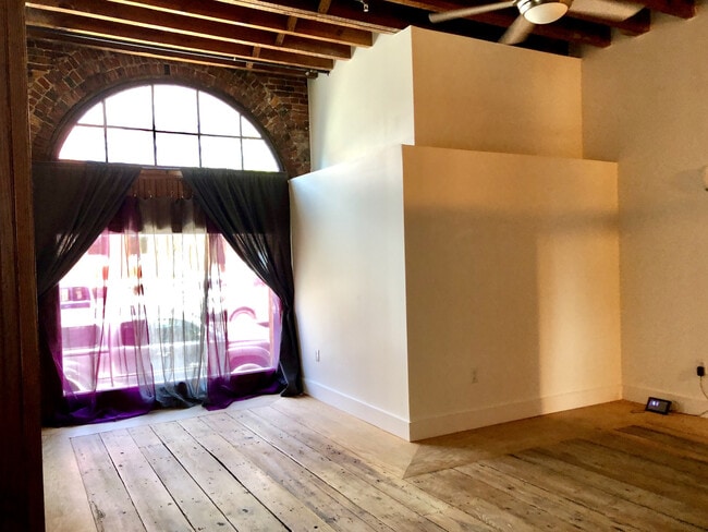 Building Photo - 2115 E Baltimore St