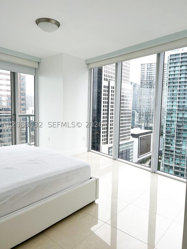 Building Photo - 495 Brickell Ave