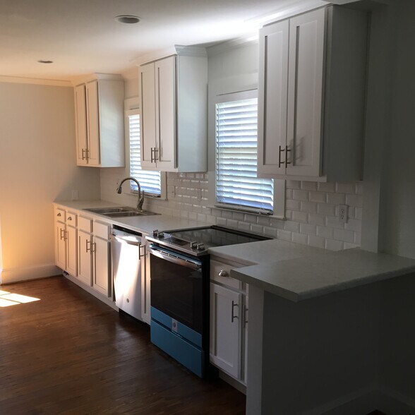 Building Photo - 883 Highland Ave NW