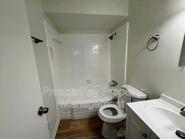 Building Photo - 2119 Shelby St