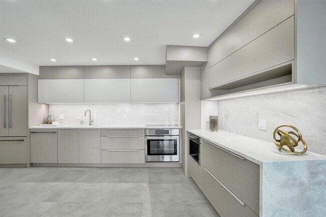 Building Photo - 209 N Fort Lauderdale Beach Blvd