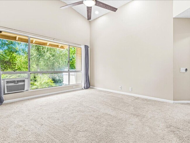 Building Photo - Pets Welcome!  2 bedroom, 2 bathroom single story townhouse