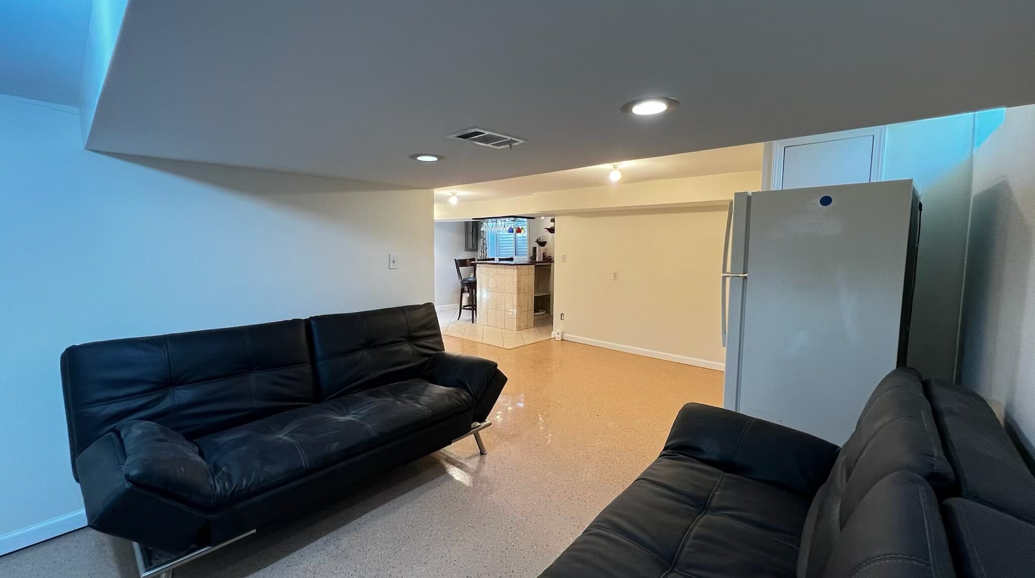 Building Photo - 8515 Winchester Dr