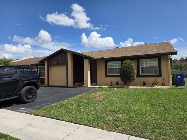 Building Photo - 9430 S Meadows Cir