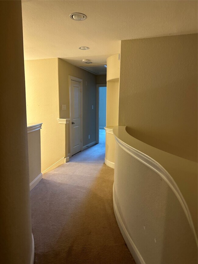 Building Photo - 5151 Oasis Park Ln