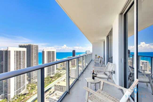 Building Photo - 4010 S Ocean Dr