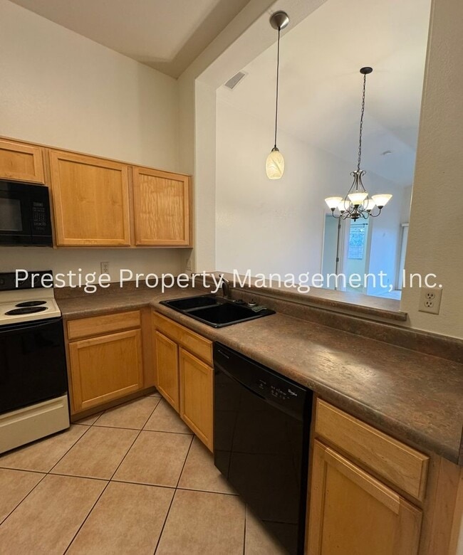 Building Photo - Charming West 2 Bedroom/ 2 Bathroom with a Den is  Waiting For You To Call Home!!