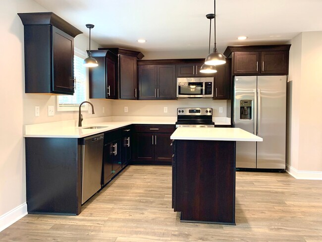 Building Photo - 733 Banister Dr