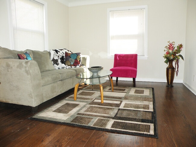 Building Photo - 3 Bed - 1 Full Bath Cape Cod for Rent in Euclid | Unbelievably Beautiful!