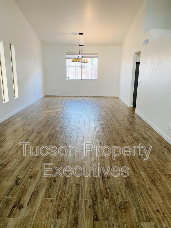 Building Photo - 9599 N Crestone Dr