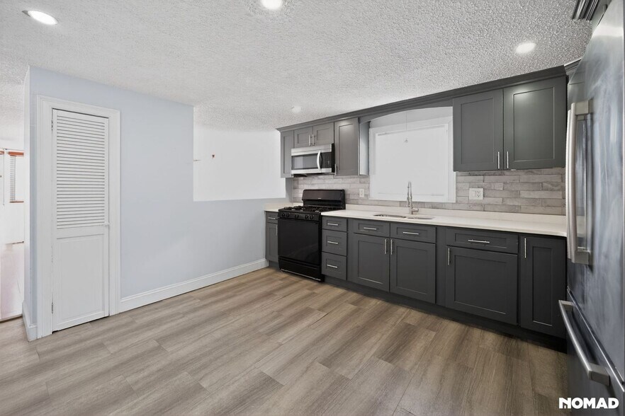 Building Photo - 36 Beach St