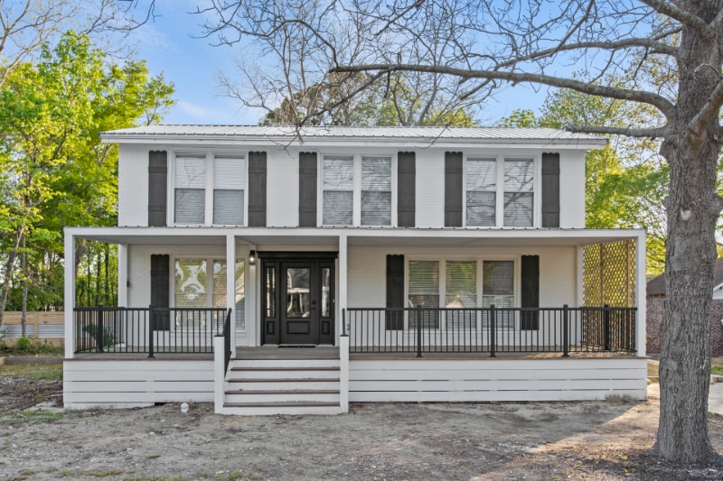 Primary Photo - 405 Pine Ave