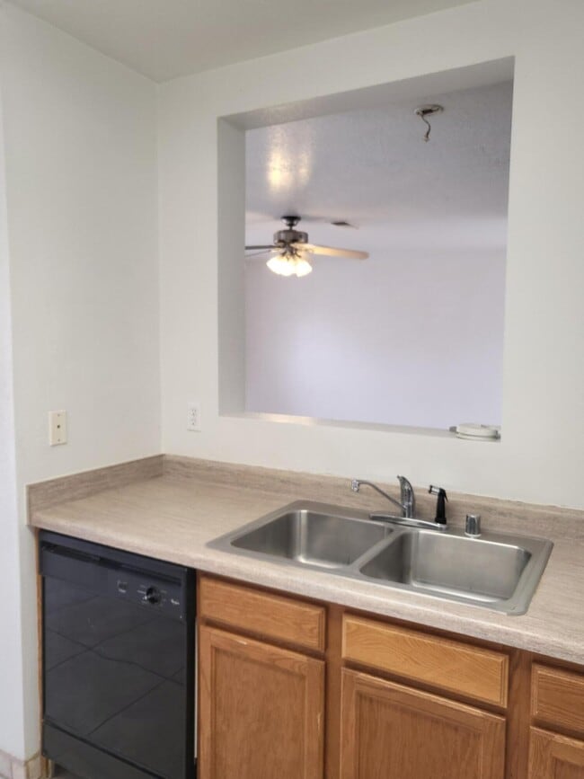 Building Photo - 9367 Vista Clara Loop NW