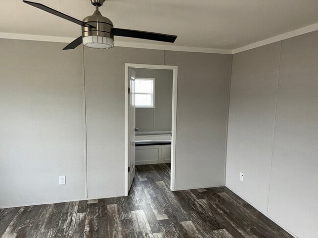 Building Photo - 365 Patriot Ln