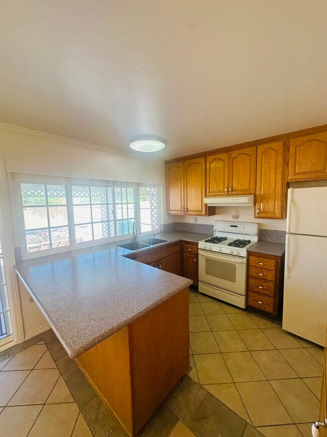Building Photo - 4056 Caseman Ave