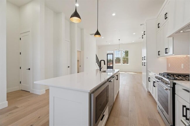 Building Photo - 18829 Selah Wy