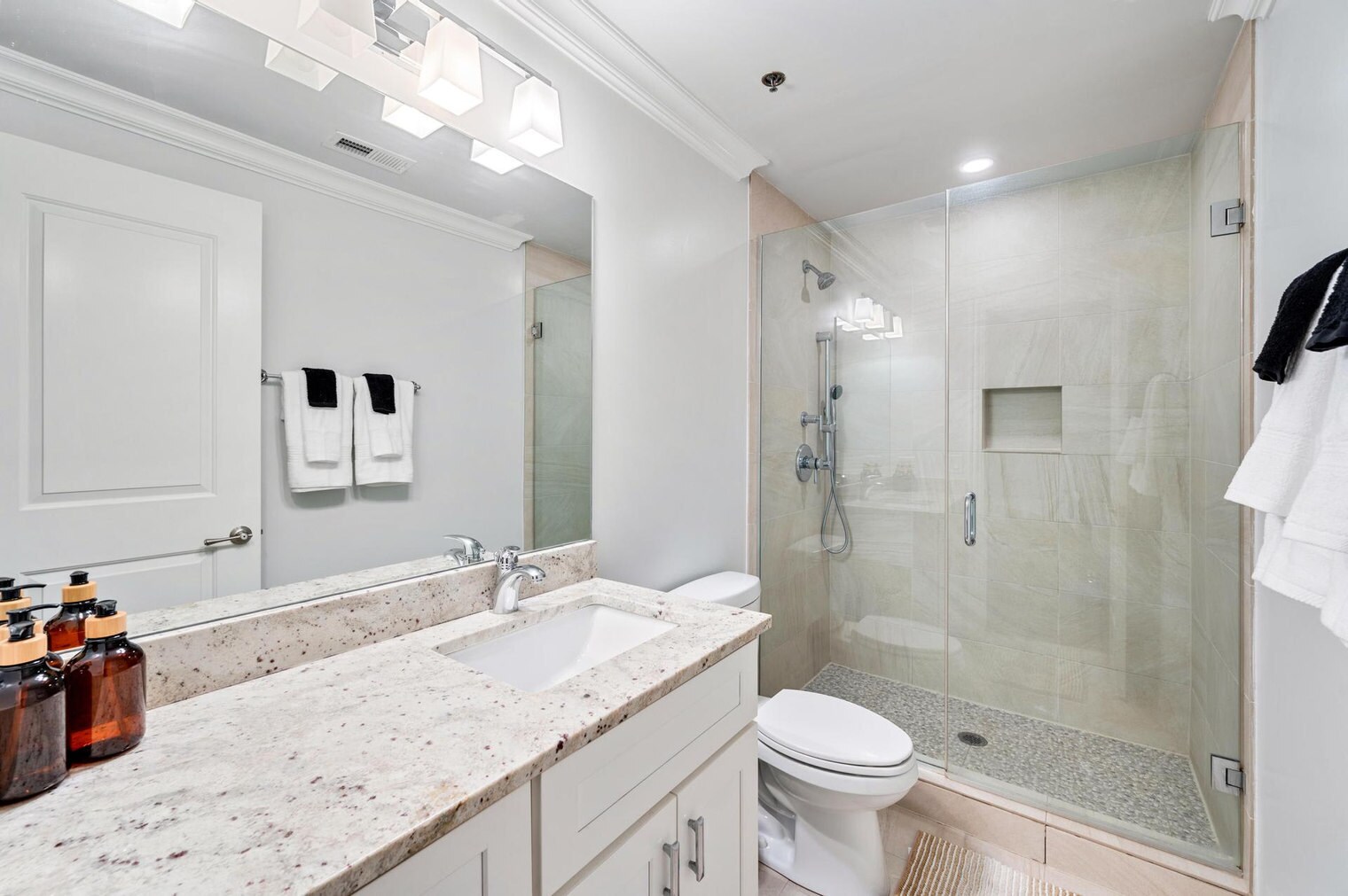 Building Photo - 1243 W Madison St