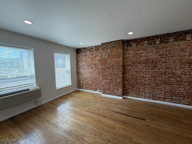 Building Photo - 6 E Blackwell St