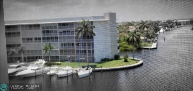 Building Photo - 1523 E Hillsboro Blvd