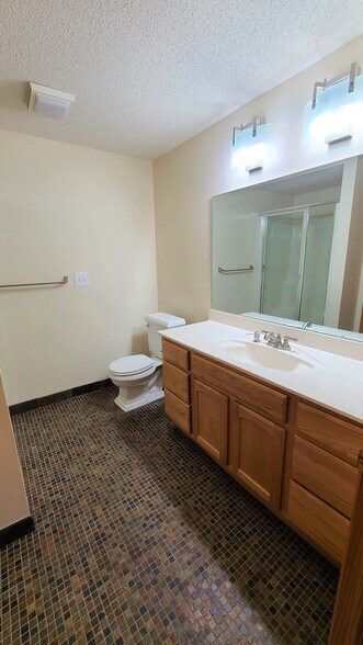 Building Photo - 1480 Violet Ln