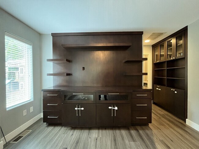 Building Photo - Beautiful 5BD/3BA Home with Soaking Tub, Island Kitchen & Attached 2-Car Garage