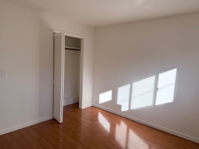 Building Photo - 879 Bing Dr