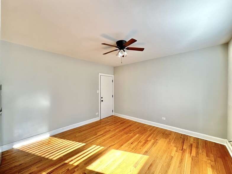 Building Photo - 623 W Patterson Ave