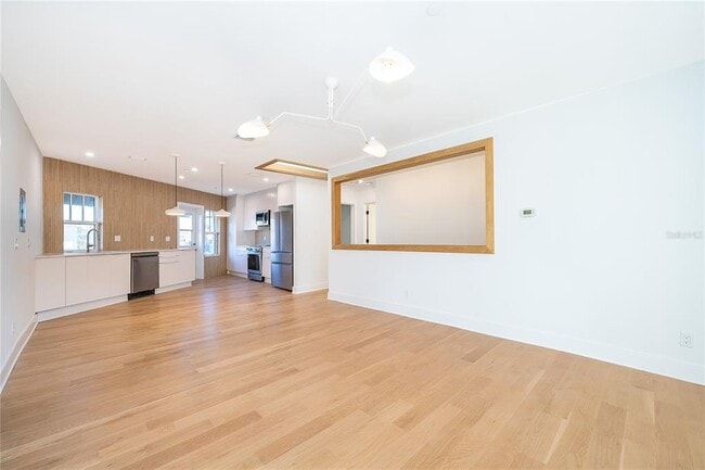 Building Photo - 421 W Fairbanks Ave