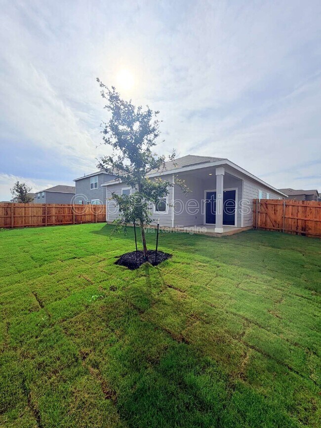Building Photo - 10219 Pine River Dr