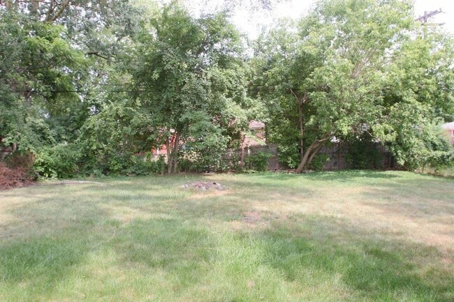 Building Photo - 633 Onandaga Ave