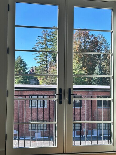 Building Photo - 34 Bridge St