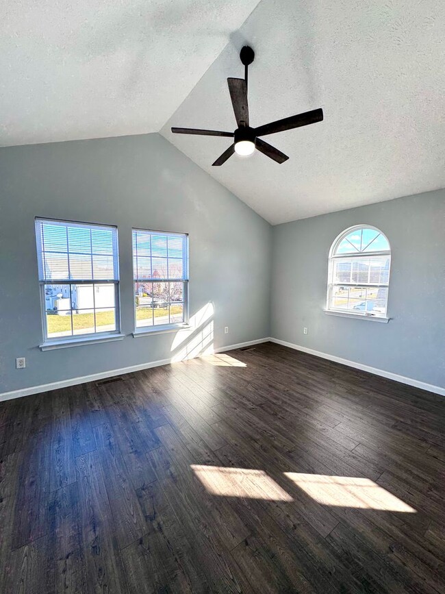 Building Photo - Beacon Hill Townhouse for Rent