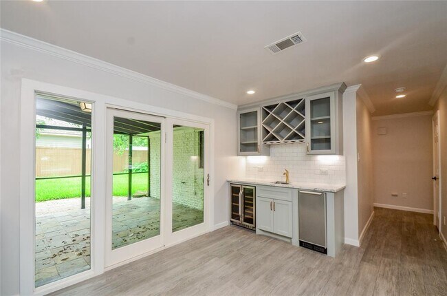 Building Photo - 6030 Woodbrook Ln
