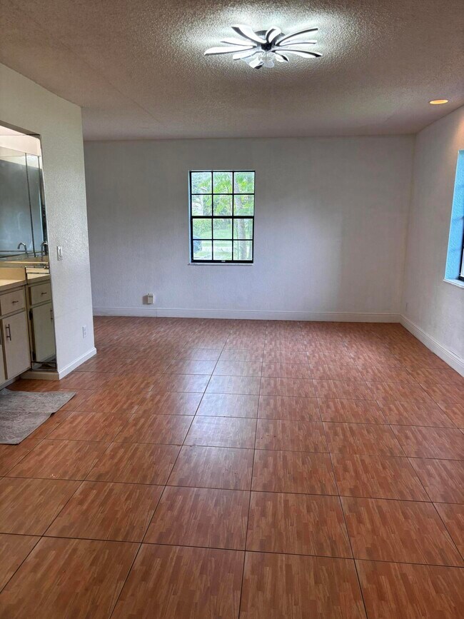 Building Photo - 12761 Westhampton Cir