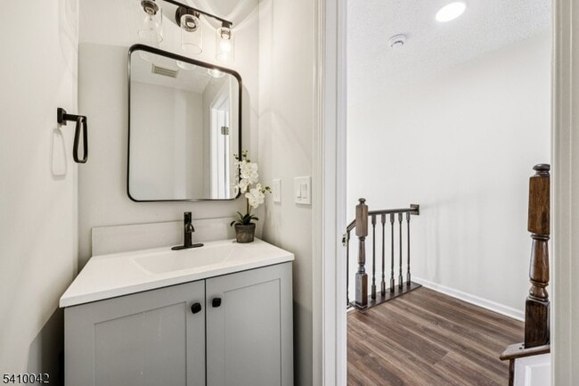 Building Photo - 1075 Ash Dr