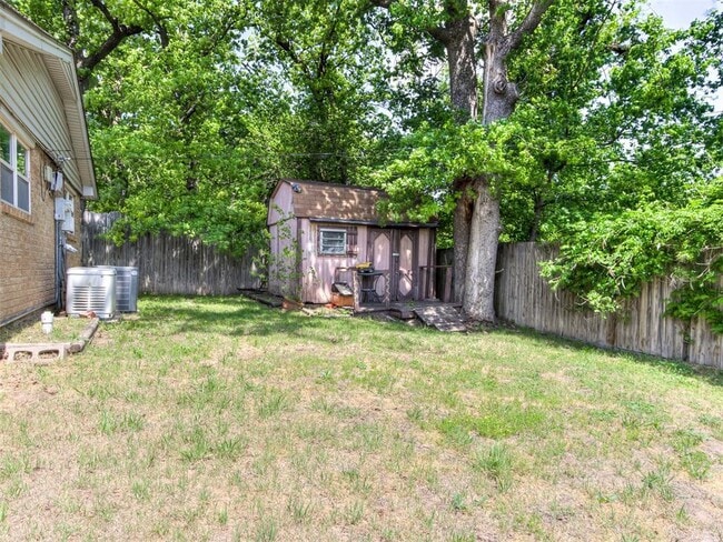 Building Photo - 616 Whispering Oak Rd