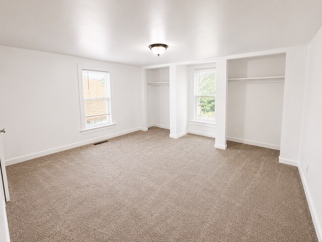 Building Photo - Move-In Ready 2 Bedroom Home with Private Fenced Backyard