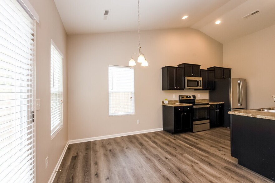 Building Photo - 1230 Doby Springs Dr