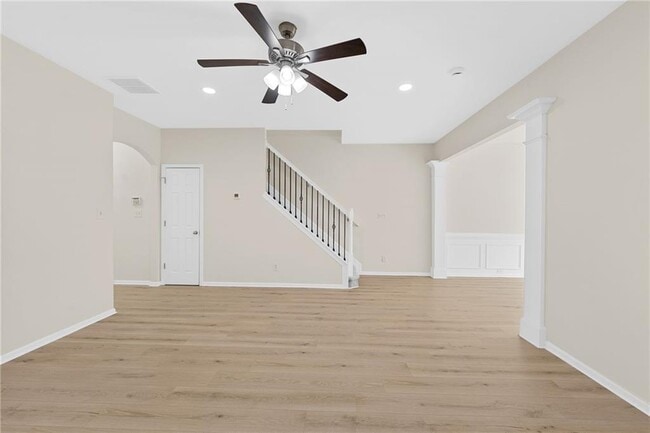 Building Photo - 318 Knelston Oak Dr NE