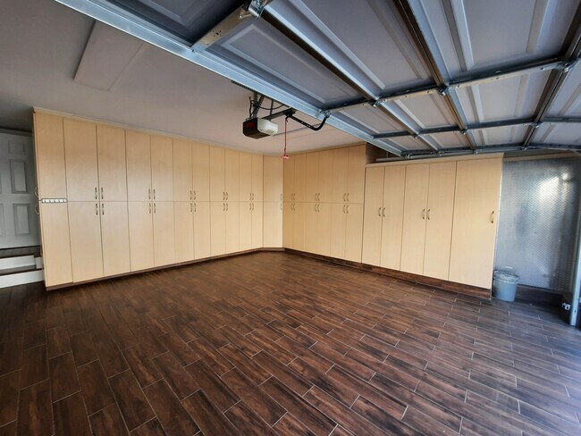 Building Photo - 7955 Vía Latina