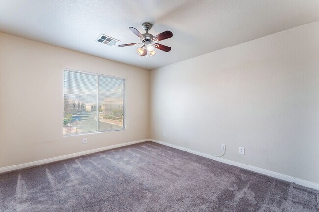 Building Photo - Gated Community Townhome 2 bedroom, 2 bathroom, 1 car garage