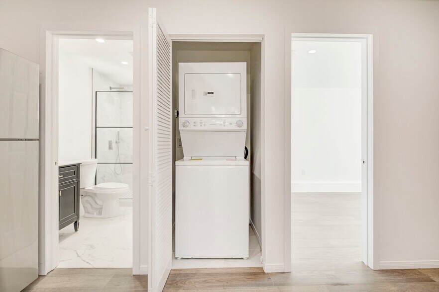 Building Photo - 16501 Kingsbury St