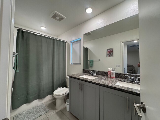 Building Photo - Gorgeous Citro Townhome for Rent