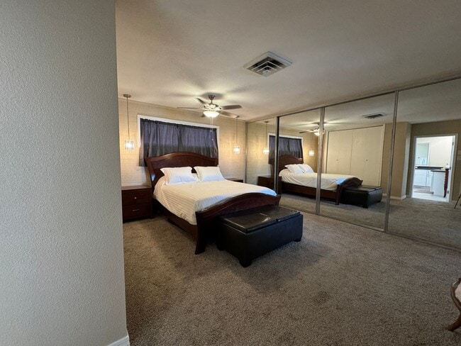 Building Photo - 3 Bedroom Furnished Home with UTILITIES INCLUDED with Courtyard Near the Colorado River 3-12 mont...