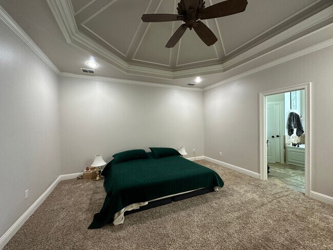 Building Photo - Haughton Home, Updated With Over 2,100 Square Feet