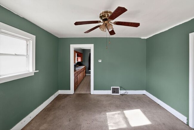 Building Photo - 3001 Myrtle Ave