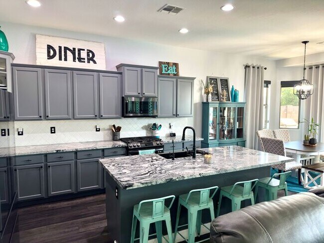 Building Photo - Estrella Mountain Ranch with Resort-style ...