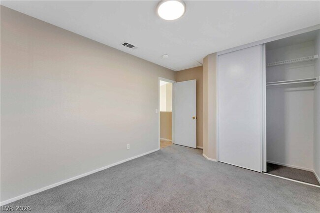 Building Photo - 5321 N Padero Dr