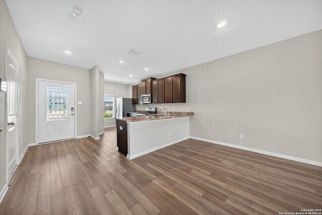 Building Photo - 5-BEDROOM HOME IN LUCKEY RANCH