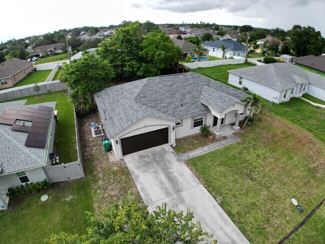 Building Photo - 548 SW Undallo Rd